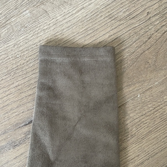 Aritzia Daria suede leggings. XS - Picture 6 of 10